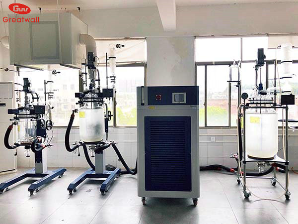 夾套玻璃反應(yīng)釜配套高低溫一體機